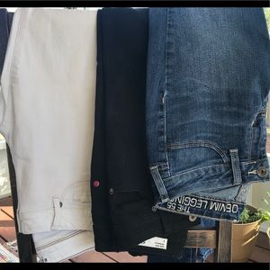 Lot of 3 Pairs of Bullhead Jeans